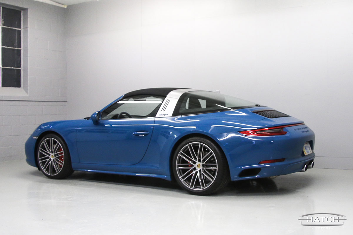 2019-Porsche-911-Targa-4S-Blue8